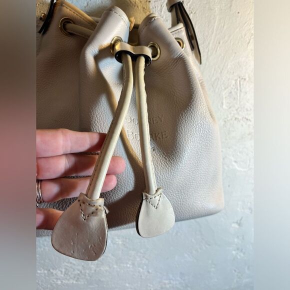 Dooney&Bourke Vintage rare collectible bag, bucket drawstring, ivory gold tone - Picture 3 of 16